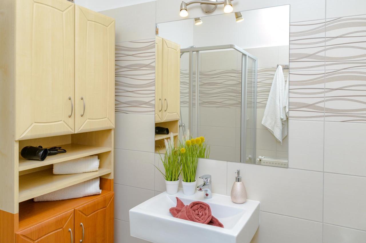 ILLÉS Apartmanok II. Hajdúszoboszló Esterno foto