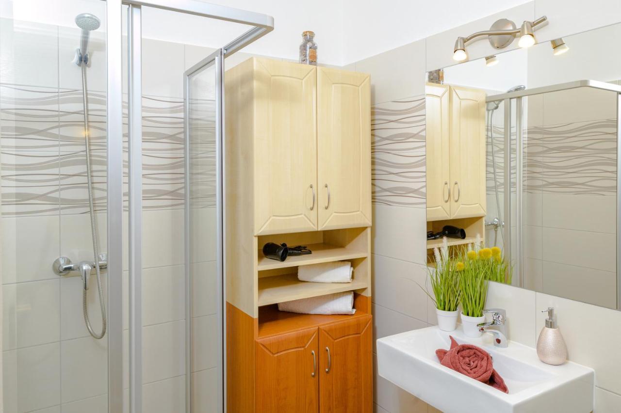 ILLÉS Apartmanok II. Hajdúszoboszló Esterno foto