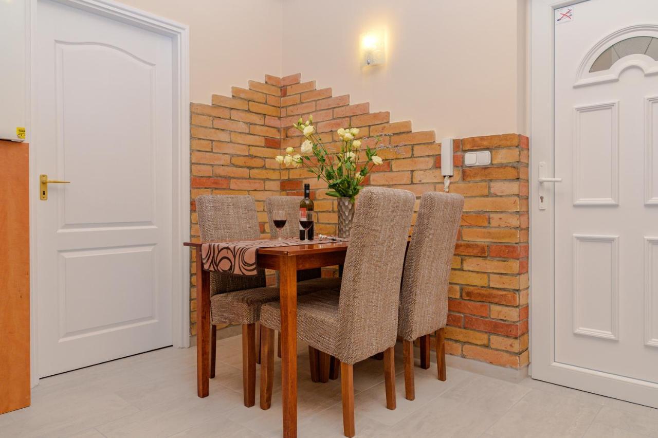 ILLÉS Apartmanok II. Hajdúszoboszló Esterno foto