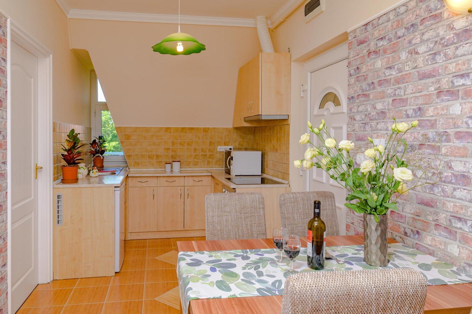 ILLÉS Apartmanok II. Hajdúszoboszló Esterno foto