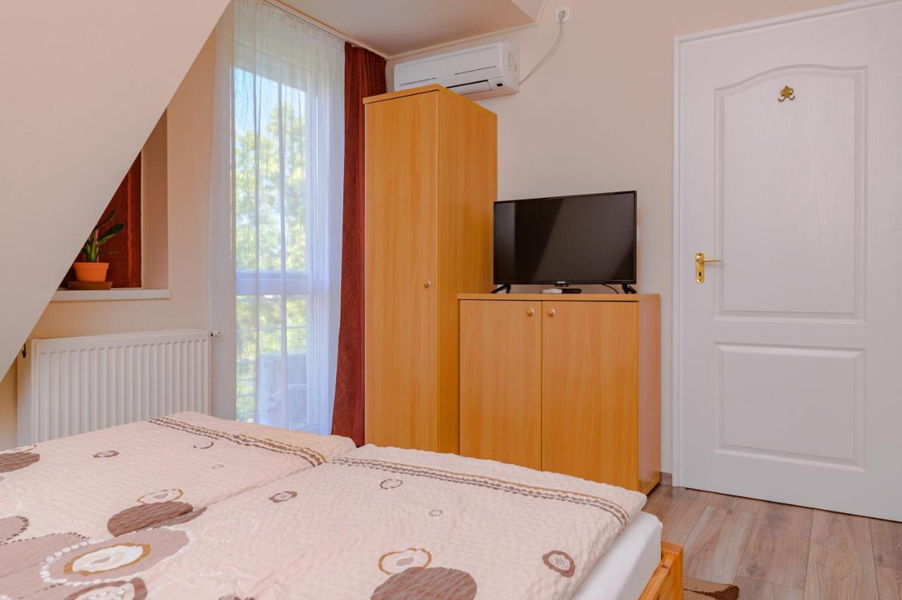 ILLÉS Apartmanok II. Hajdúszoboszló Esterno foto