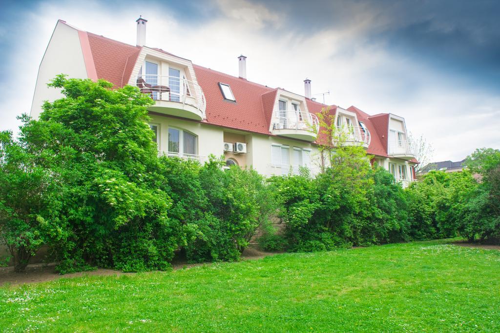 ILLÉS Apartmanok II. Hajdúszoboszló Esterno foto